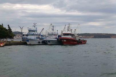 Aliağa’da poyraz fırtınası balıkçıları limana bağladı