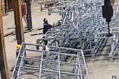 Ankara’da çelik platformun altında kalan genç işçi hayatını kaybetti