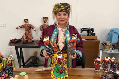 Anneannesinin mirasını bebeklerle dünyaya tanıttı