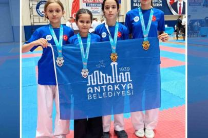 Antakya Belediyesi karate takımı 12 madalya kazandı