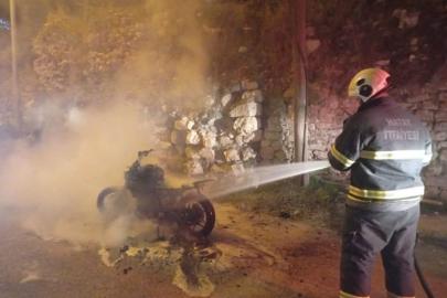 Antakya’da yanan motosiklet kullanılmaz hale geldi