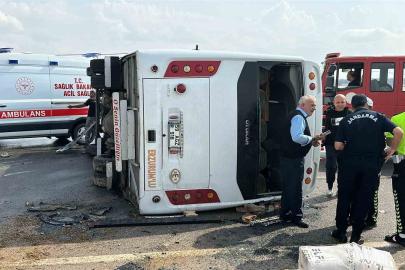 Antalya-Isparta Karayolunda yolcu midibüsü devrildi: 1’i ağır 17 yaralı