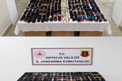 Antalya’da gümrük kaçağı güneş gözlüğü ve saatler ele geçirildi