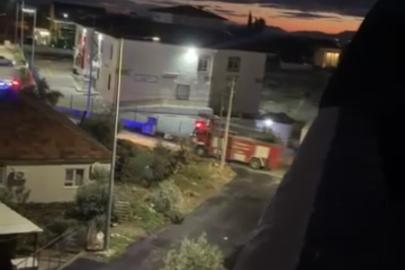 Antalya’da iki katlı evin çatısı alevlere teslim oldu