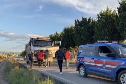 Antalya’da seyir halindeki kamyon kurşunlandı: 1 yaralı
