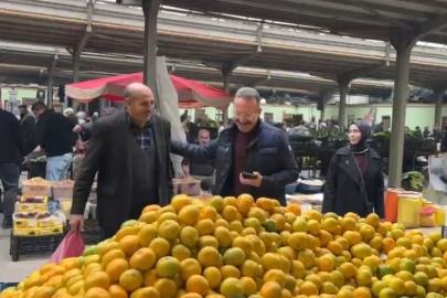 Ardahan Valisi Yamlı ve eşi pazar tezgâhlarını gezerek alışveriş yaptı