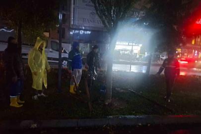 Arnavutköy’de yağış mesaisi: 300 personel ve 80 araç sahada