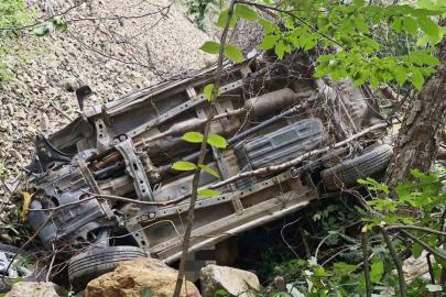 Artvin’de araç 400 metrelik uçuruma yuvarlandı: 1 ölü