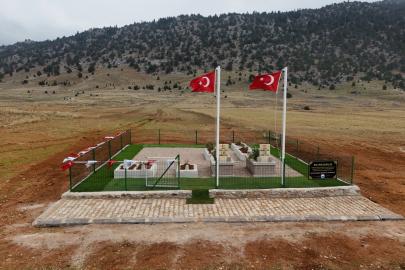 Asırlık mezarlar, şehitlik oldu