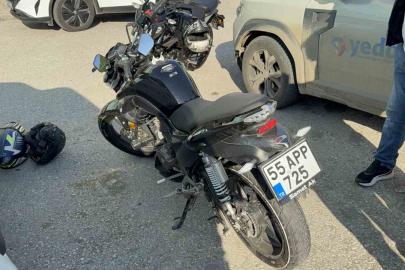 Atakum’da motosiklet otomobil lle çarpıştı: 1 yaralı