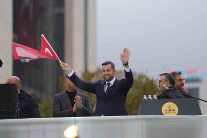 Ataşehir’de 29 Ekim coşkuyla kutlandı: "Ülkemizi Cumhuriyet’e yakışır şekilde ileri taşımaya devam edeceğiz"