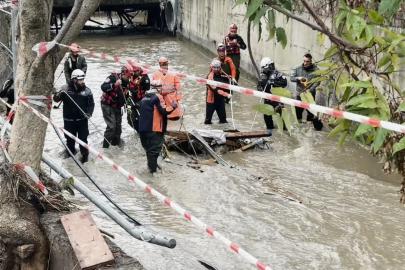 Ayazağa’da sel felaketi sonucu kaybolan 3 kişiyi arama kurtarma çalışmaları sürüyor