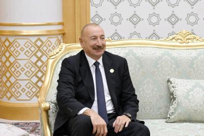 Azerbaycan Cumhurbaşkanı Aliyev, İran Cumhurbaşkanı Pezeşkiyan’la bir araya geldi