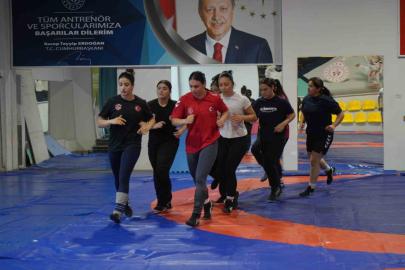 Babasının karşı çıktığı güreşte Balkan şampiyonu oldu