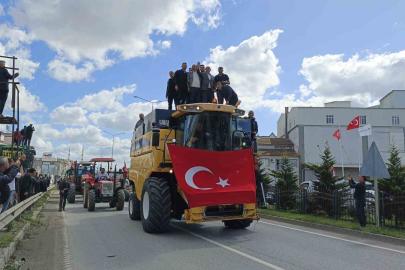 Bafra’da çeltik üreticilerinden 600 traktörlü konvoy