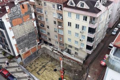 Bahçelievler’de zemininde çökme olan binalar dronla havadan görüntülendi