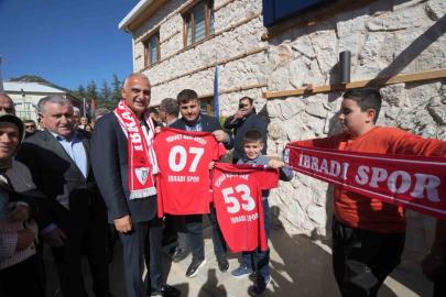 Bakan Ersoy memleketi İbradı’da 2 yeni eserin açılışını yaptı