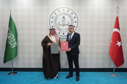 Bakan Tekin, Suudi Arabistan Eğitim Bakanı El-Benyan’la görüştü