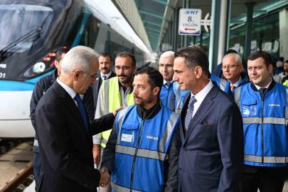 Bakan Uraloğlu: "Saatte 225 kilometre hızla hizmet verecek olan trenimizle saatte 250 kilometre hızı Ankara-Kırıkkale arasında denedik"