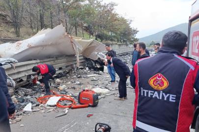 Balık yüklü kamyon devrildi: 1 ölü