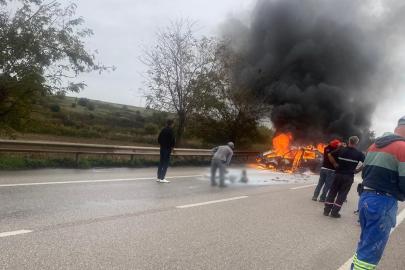 Bandırma-Çanakkale yolunda feci kaza: Araç alev aldı, 2 kişi yaralandı