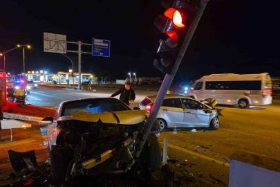 Bandırma Hastane Kavşağı’nda trafik kazası: 3 yaralı