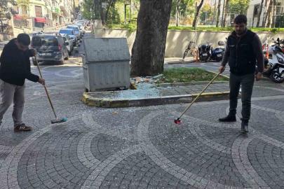 Bandırma’da tadilat atıkları yola savruldu, duşakabin camları tuzla buz oldu