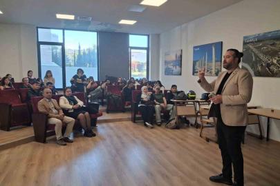 "Başarı tesadüf değil, emek işidir" diyerek gençlere mesaj verdi