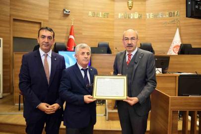 Başkan Gülsoy mazbatasını aldı