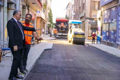 Başkan Kurnaz sözünü tuttu, cadde sıcak asfalta kavuştu