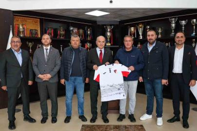 Başkan Özlü futbolculara bir araya geldi