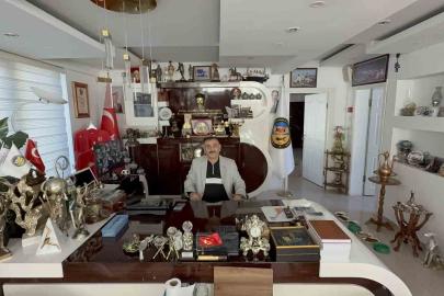 Başkanın makam odası antikacı dükkanını aratmıyor