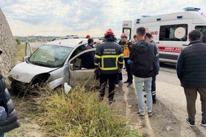 Batman’da araç duvara çarptı: 2 yaralı