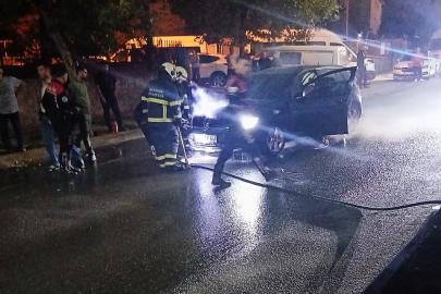 Batman’da seyir halindeki otomobil alev aldı