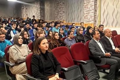 Bayburt Fen Lisesinde Erasmus+ ve eTwinning fırsatları tanıtıldı