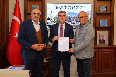 Bayburt’un petrol potansiyelinin tespiti için Vali Eldivan’a rapor sunuldu
