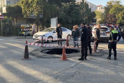 Beşiktaş’ta ana caddede yol çöktü, trafik aksadı