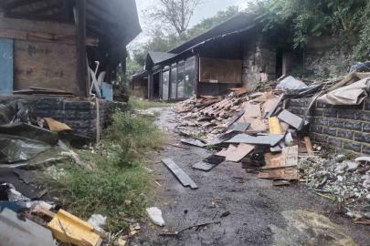 Beykoz’da riskli alan ilan edilen ve boşaltılan dükkanın sahibinden müteahhit firmaya tepki
