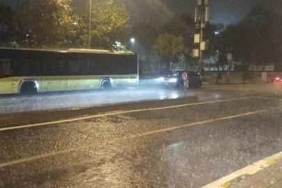 Beykoz’da sağanak yağış yolları göle çevirdi