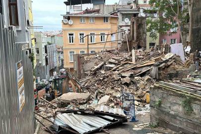 Beyoğlu’nda yerle bir olan bina havadan görüntülendi