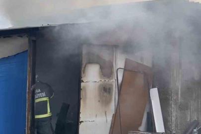 Biga’da sanayi sitesindeki marangoz atölyesinde çıkan yangın korkuttu