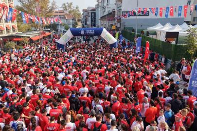 Binlerce Bursalı, Cumhuriyet için koştu
