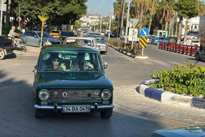 Bodrum’da klasik otomobiller nostalji rüzgarı estirdi