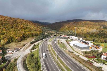 Bolu Dağı Tüneli geçişinde sonbahar güzelliği yaşanıyor