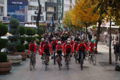 Bolu’da Cumhuriyet’in 103’üncü yılına özel bisiklet turu