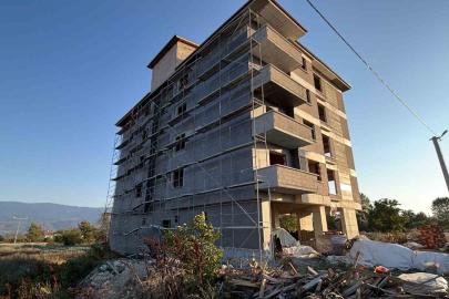 Bolu’da inşaatın 5. katından düşen işçi ağır yaralandı