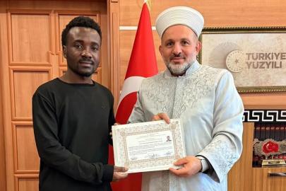Bolu’da Kongolu üniversite öğrencisi Müslüman oldu, Osman ismini aldı