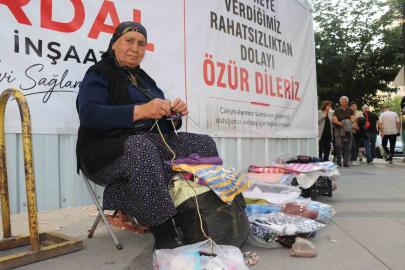 Boyu uzun diye okula gönderilmedi, 66 yıldır el işi yaparak geçimini sağlıyor