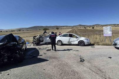 Burdur’da 3 aracın karıştığı kazada 1 kişi hayatını kaybetti, 7 kişi yaralandı