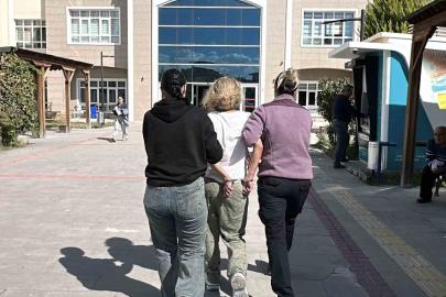Burdur’da araçların önüne atlayan ve polise direnen Ukraynalı kadın sınır dışı edilecek